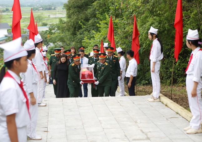 Yên Bái lần đầu đón nhận hài cốt liệt sĩ quân tình nguyện ảnh 1