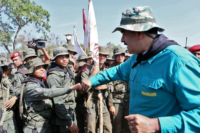 Tổng thống Venezuela khích lệ binh sĩ 'vững lòng trước âm mưu của Mỹ' ảnh 1