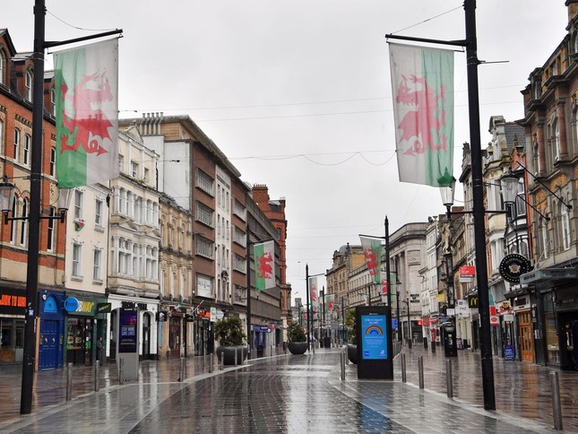 Anh liên tiếp ‘phá kỷ lục’ số ca mắc mới COVID-19, London được cân nhắc ‘phong tỏa’ ảnh 1