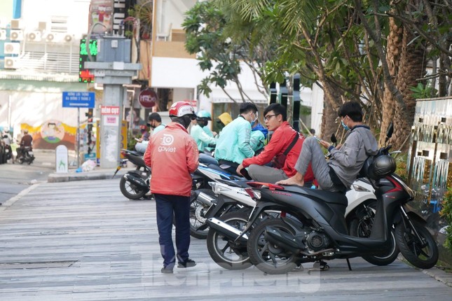 Đồng loạt tăng phí dịp Tết, giới xe ôm công nghệ vẫn 'méo mặt' ảnh 1