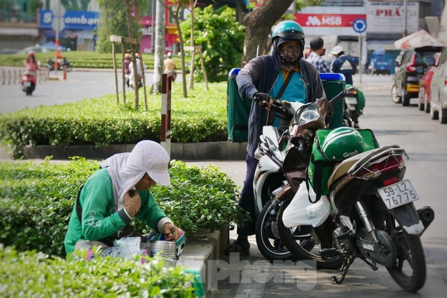 Đồng loạt tăng phí dịp Tết, giới xe ôm công nghệ vẫn 'méo mặt' ảnh 2