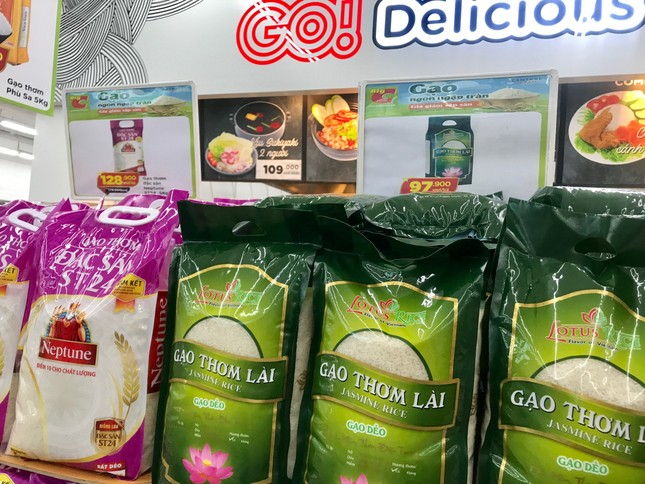 Xuất khẩu giá cao nhưng gạo Việt không đủ để bán ảnh 1