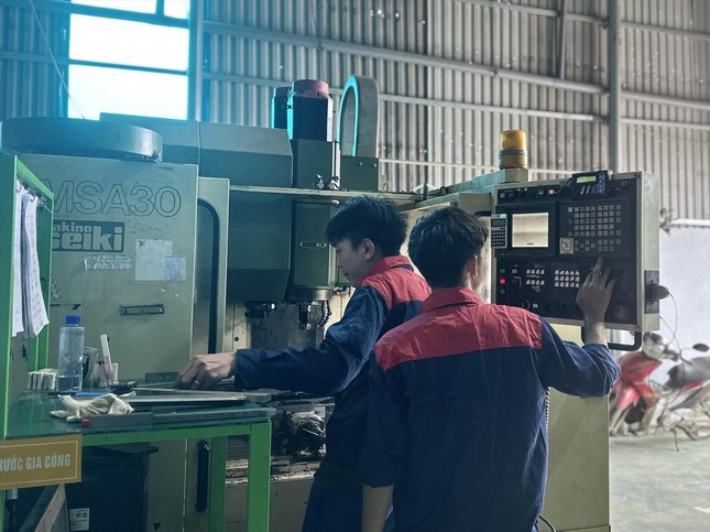 Lo mất điện, doanh nghiệp xoay xở giảm thiệt hại ảnh 1