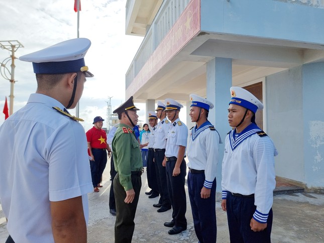 Biển của ta, đảo của ta, Bài 2: Gặp “đảo trưởng” trẻ nhất Trường Sa ảnh 3