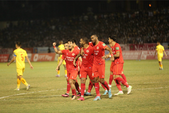 Những 'tay chơi' mới ở V-League ảnh 1