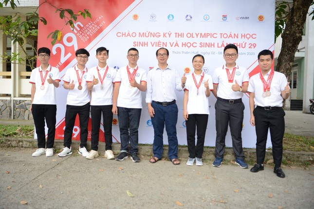 Pháp vinh danh 2 nhà khoa học Việt Nam ảnh 1