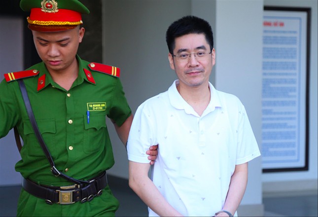 Giây phút 'đổ vỡ' của cựu Phó giám đốc Công an Hà Nội ảnh 2