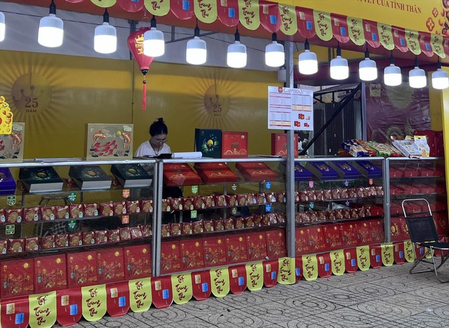 Thị trường bánh trung thu: Vừa bán vừa thăm dò ảnh 1