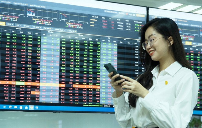 Nửa triệu tỷ đồng tiết kiệm đáo hạn: Dòng tiền xoay chiều sang chứng khoán ảnh 1