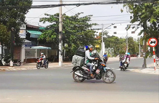 Buôn lậu khu vực biên giới tây nam: Càng gần Tết càng nóng ảnh 2