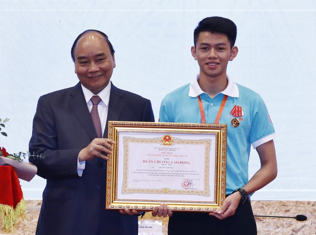 Miệt mài khổ luyện, chàng trai 9x giành Huy chương bạc tay nghề thế giới ảnh 1