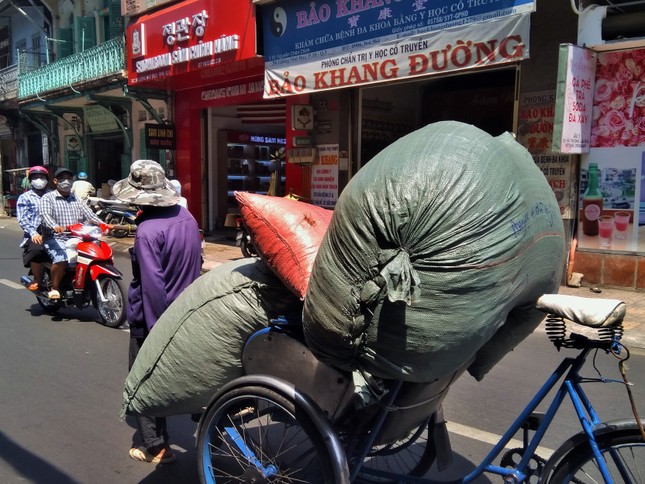 Phố Đông y 'nóng bỏng' trong dịch ảnh 2