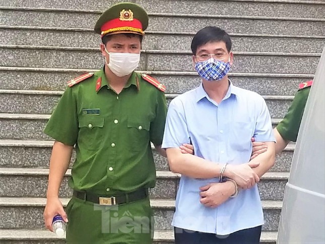 Xét xử vụ gian lận thi ở Hòa Bình: Trưởng phòng an ninh có hối lộ 500 triệu đồng? ảnh 1