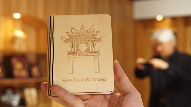 Di tích sáng đèn đón khách ảnh 1