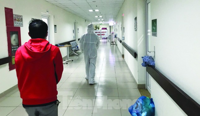COVID-19, cuộc chiến vô hình ảnh 1