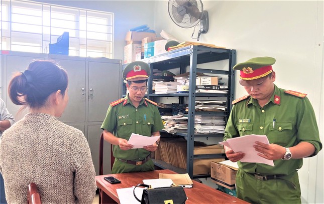 Nợ hơn 5 tỷ, người phụ nữ giả mạo cán bộ ngân hàng để lừa đảo ảnh 1