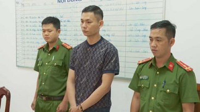 Rút dao đâm thấu ngực người khác vì bị đòn 'lạc' khi can đánh nhau ảnh 1