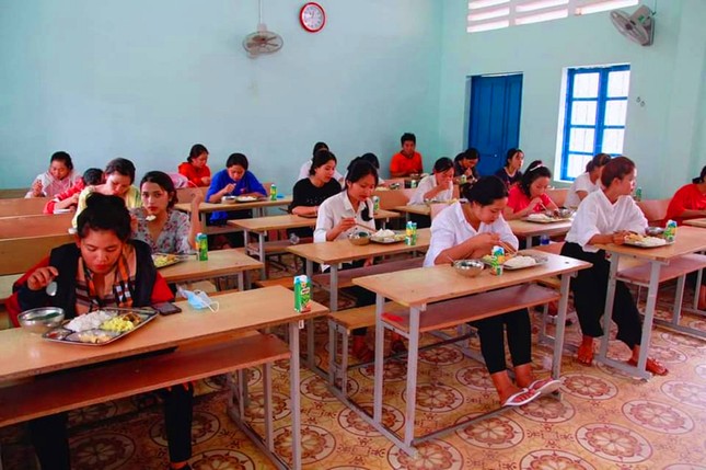 Tuổi trẻ Đắk Lắk trao học bổng tiếp sức thí sinh vượt vũ môn ảnh 8