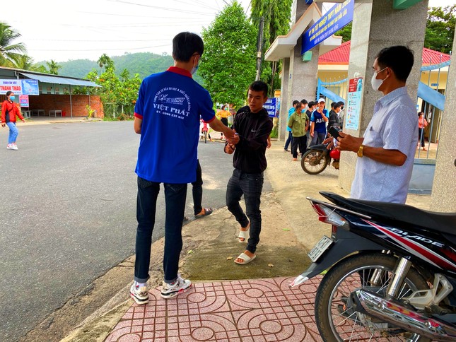 Lo nơi ăn, chốn ở cho hàng trăm thí sinh vùng sâu, nguy cơ mưa ngập ảnh 1