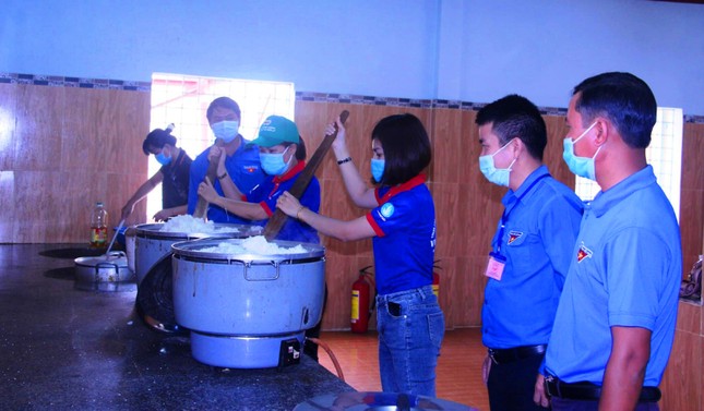 Tuổi trẻ Đắk Lắk trao học bổng tiếp sức thí sinh vượt vũ môn ảnh 5