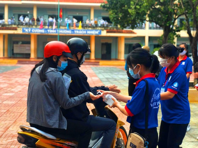 Lo nơi ăn, chốn ở cho hàng trăm thí sinh vùng sâu, nguy cơ mưa ngập ảnh 3