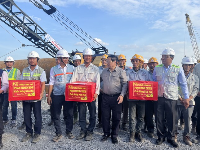Thủ tướng Phạm Minh Chính kiểm tra dự án đường vành đai 3 TPHCM ảnh 3