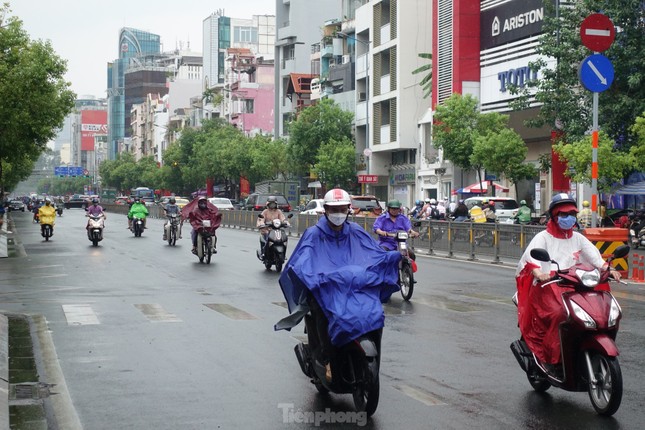 TPHCM và Nam Bộ tiếp tục mưa rào, dông những ngày tới ảnh 1