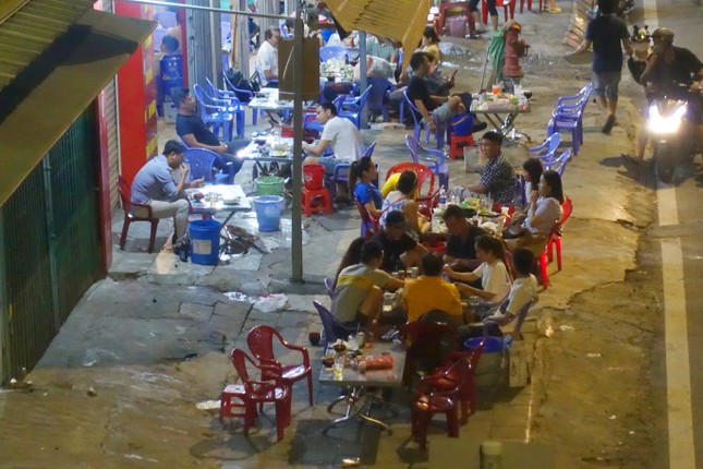 Đề án thu phí sử dụng tạm thời lòng đường, vỉa hè ở TPHCM: Nhiều ý kiến trái chiều ảnh 2