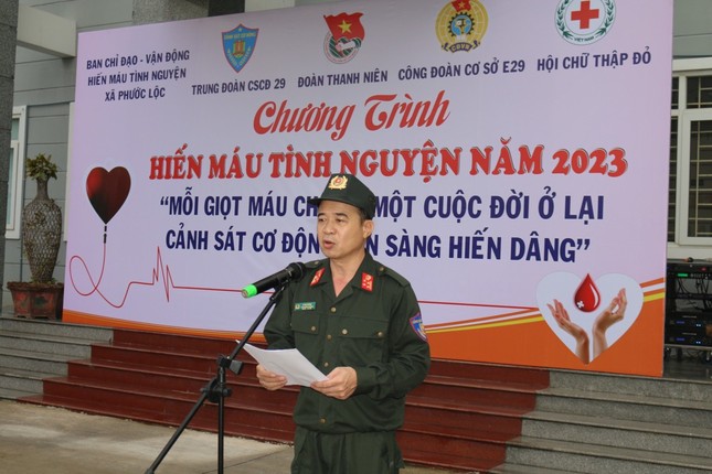 Hàng trăm chiến sĩ Cảnh sát Cơ động hiến máu cứu người ảnh 2