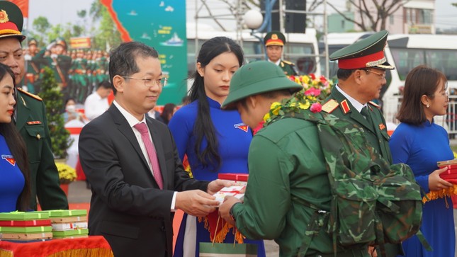 Hơn 1.000 thanh niên Đà Nẵng hào hứng bước lên cầu vinh quang ảnh 4