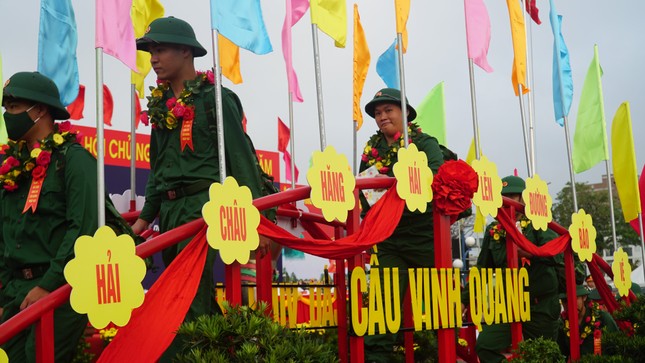 Hơn 1.000 thanh niên Đà Nẵng hào hứng bước lên cầu vinh quang ảnh 5