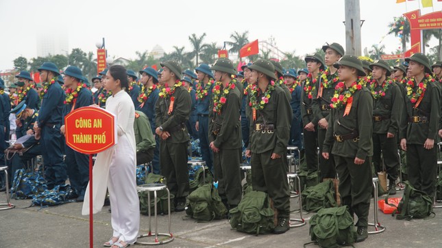 Hơn 1.000 thanh niên Đà Nẵng hào hứng bước lên cầu vinh quang ảnh 2