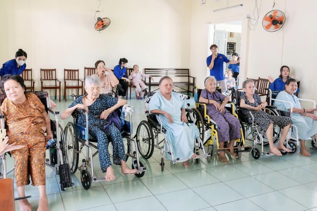 Tuổi trẻ Đà Nẵng khởi động chiến dịch mùa hè xanh, đến với bệnh nhân, người già neo đơn ảnh 8