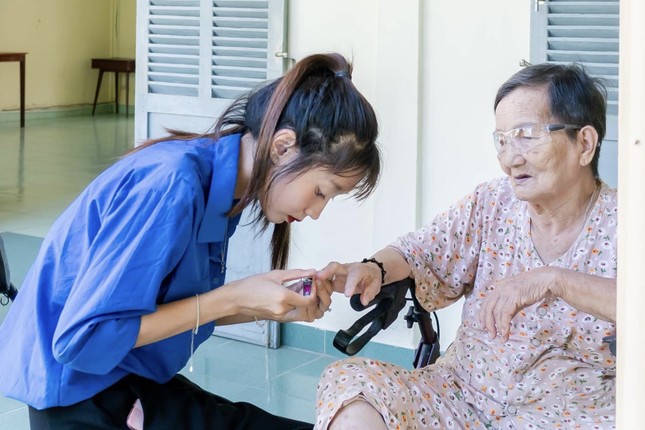 Tuổi trẻ Đà Nẵng khởi động chiến dịch mùa hè xanh, đến với bệnh nhân, người già neo đơn ảnh 11