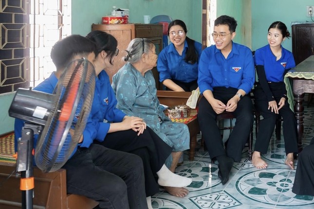 Tuổi trẻ Đà Nẵng khởi động chiến dịch mùa hè xanh, đến với bệnh nhân, người già neo đơn ảnh 12
