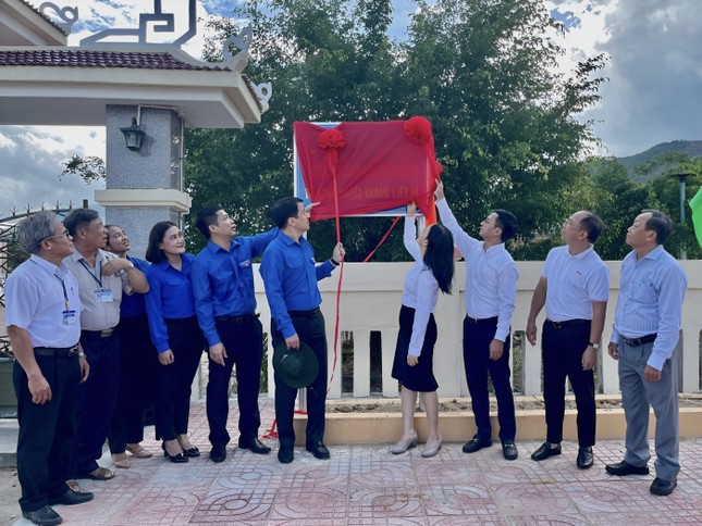 Đoàn công tác T.Ư Đoàn bàn giao công trình thanh niên và thăm Mẹ Việt Nam anh hùng tại Quảng Ngãi ảnh 6