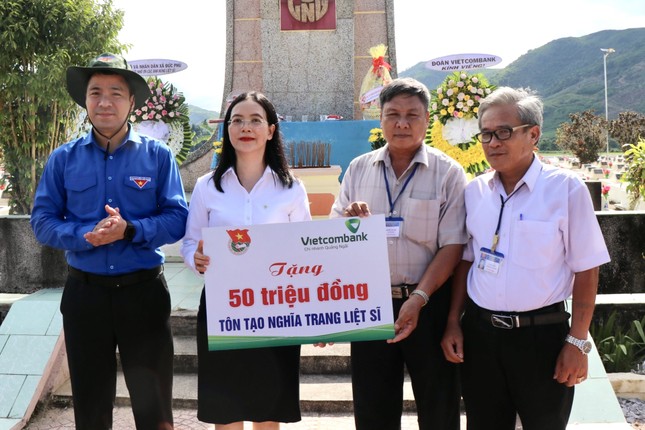 Đoàn công tác T.Ư Đoàn bàn giao công trình thanh niên và thăm Mẹ Việt Nam anh hùng tại Quảng Ngãi ảnh 5