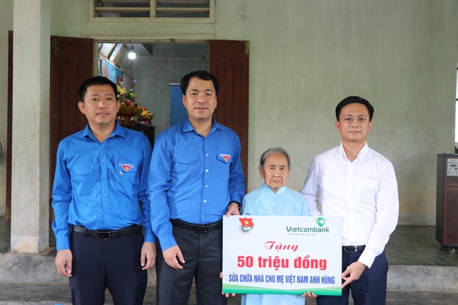 Đoàn công tác T.Ư Đoàn bàn giao công trình thanh niên và thăm Mẹ Việt Nam anh hùng tại Quảng Ngãi ảnh 8