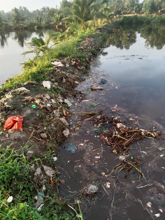 Chủ tịch Cà Mau chỉ đạo xử lý triệt để vụ nước thải nhà máy rác tràn vào vuông tôm ảnh 1