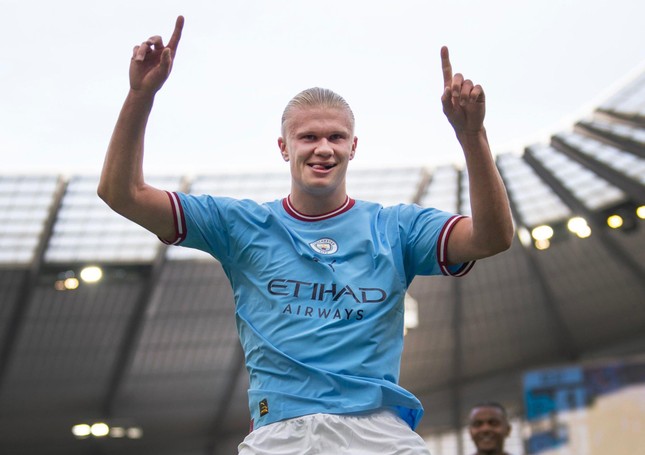 Erling Haaland lập cú đúp, Man City áp sát Arsenal ảnh 1