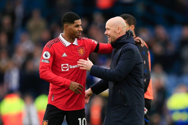 Ten Hag, Rashford chạm mốc đặc biệt trong ngày MU giành vé Champions League ảnh 1