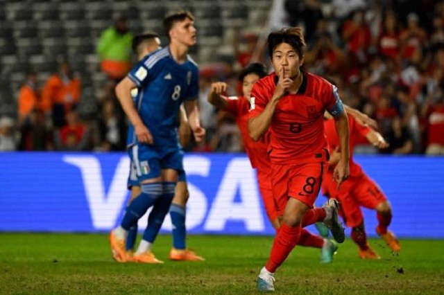Thần đồng Italia lập siêu phẩm loại U20 Hàn Quốc ở bán kết U20 World Cup 2023 - Ảnh 1.