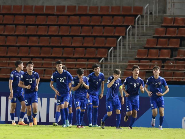 U17 Việt Nam kết thúc hành trình vòng bảng U17 châu Á với thất bại 0-1 trước U17 Uzbekistan ảnh 5