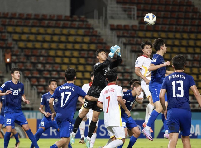 U17 Việt Nam kết thúc hành trình vòng bảng U17 châu Á với thất bại 0-1 trước U17 Uzbekistan ảnh 3