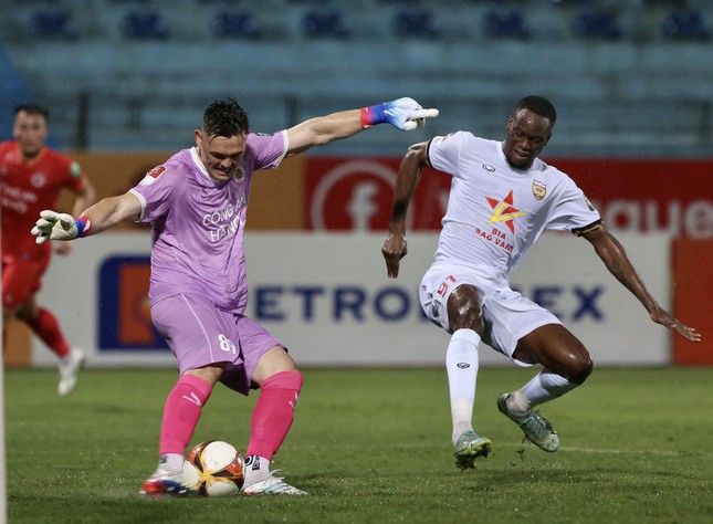 Hạ HL Hà Tĩnh 4-2, CAHN soán ngôi đầu bảng của Thanh Hóa ảnh 12