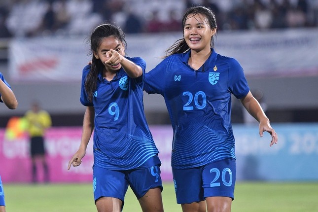 U19 nữ Thái Lan vùi dập chủ nhà Indonesia, gặp U19 nữ Việt Nam ở chung kết ảnh 1