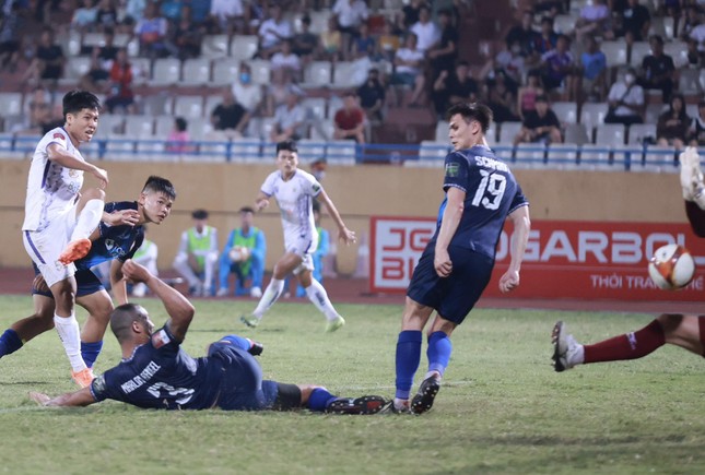 Caion lập hattrick, Hà Nội ngược dòng đánh bại Bình Định 4-2 ảnh 3