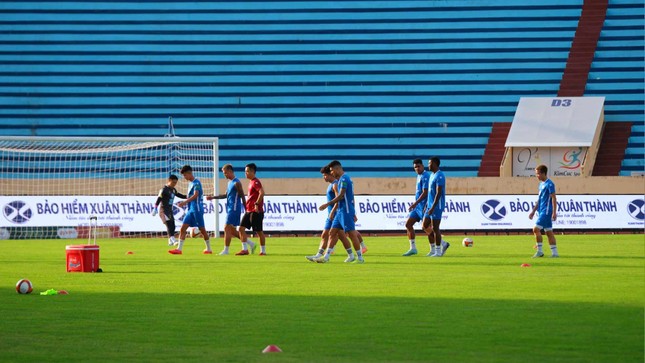 Nguyên Mạnh quá xuất sắc, Viettel chấp nhận rời sân Thiên Trường với 1 điểm ảnh 24