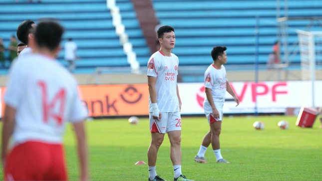 Nguyên Mạnh quá xuất sắc, Viettel chấp nhận rời sân Thiên Trường với 1 điểm ảnh 23