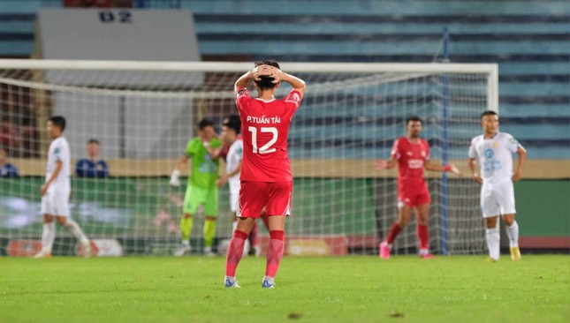 Nguyên Mạnh quá xuất sắc, Viettel chấp nhận rời sân Thiên Trường với 1 điểm ảnh 7
